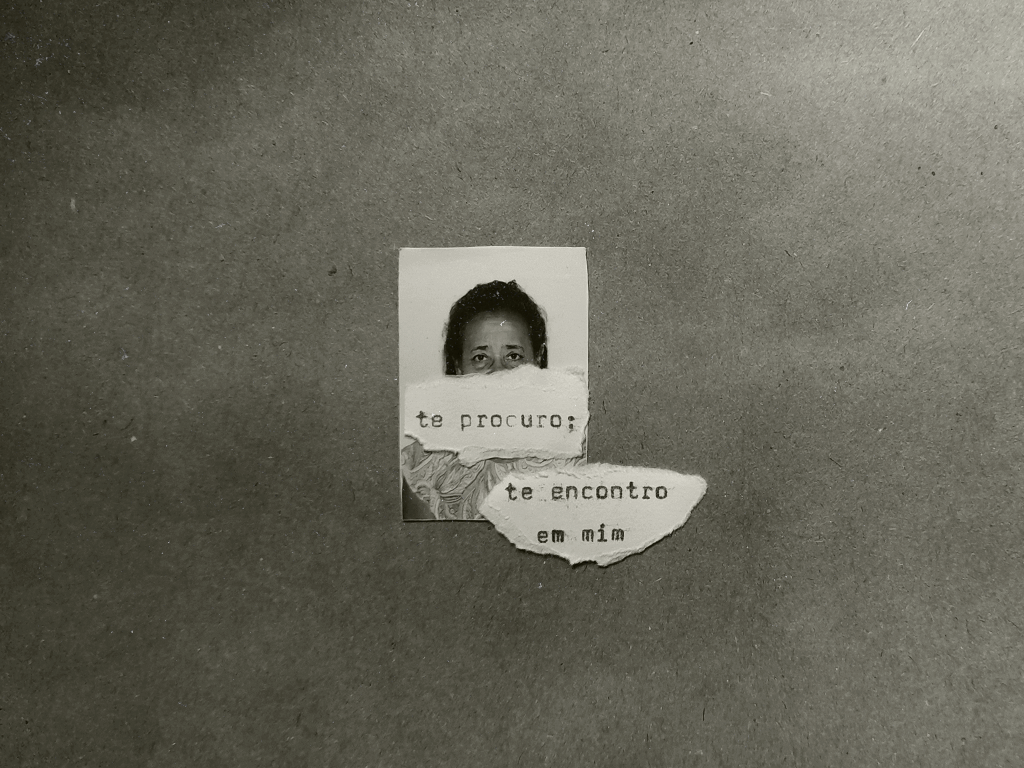 Colagem com retratos e papéis antigos